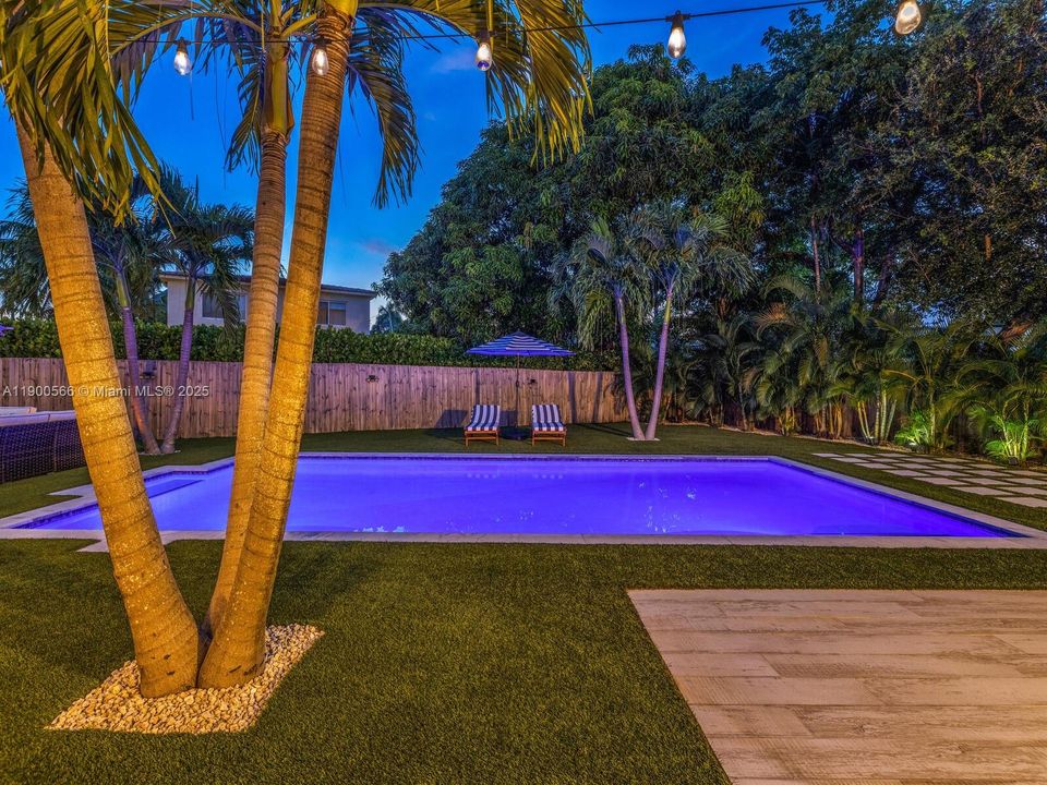 На продажу: $1,398,000 (2 спален, 2 ванн, 1265 Квадратных фут)