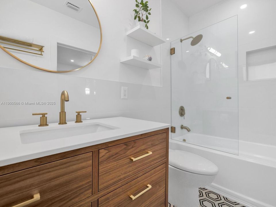 New Second En-suite Bath with Marble Tile Floors