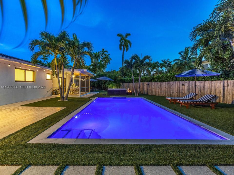 На продажу: $1,398,000 (2 спален, 2 ванн, 1265 Квадратных фут)