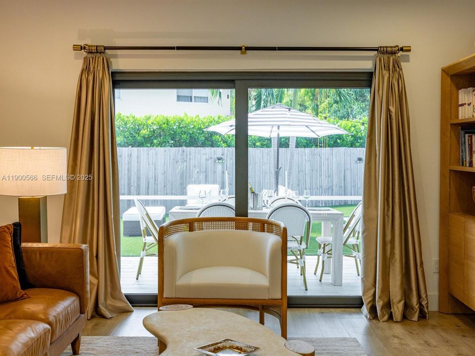 На продажу: $1,398,000 (2 спален, 2 ванн, 1265 Квадратных фут)