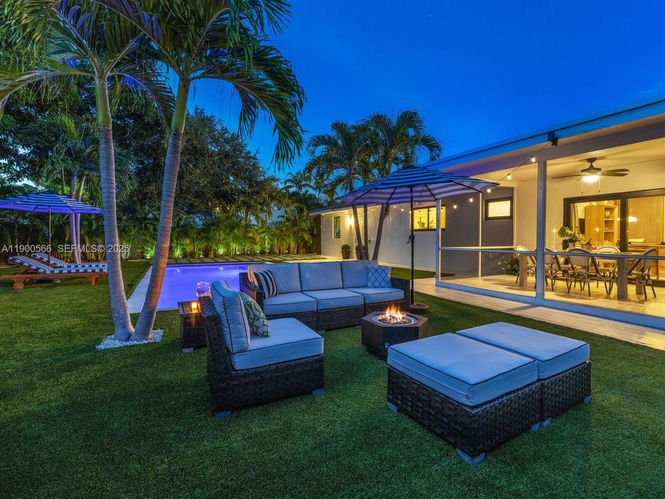 На продажу: $1,398,000 (2 спален, 2 ванн, 1265 Квадратных фут)