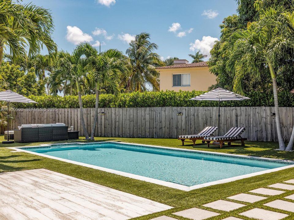 На продажу: $1,398,000 (2 спален, 2 ванн, 1265 Квадратных фут)