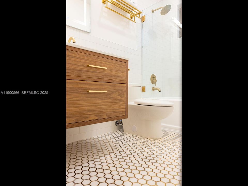 На продажу: $1,398,000 (2 спален, 2 ванн, 1265 Квадратных фут)