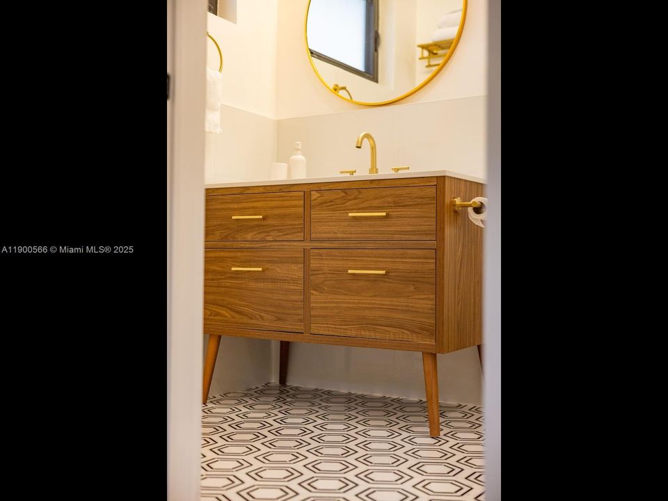 На продажу: $1,398,000 (2 спален, 2 ванн, 1265 Квадратных фут)