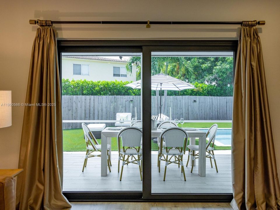 На продажу: $1,398,000 (2 спален, 2 ванн, 1265 Квадратных фут)