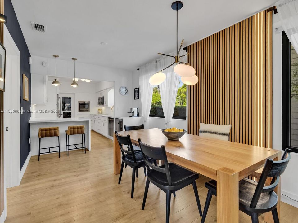 На продажу: $1,398,000 (2 спален, 2 ванн, 1265 Квадратных фут)