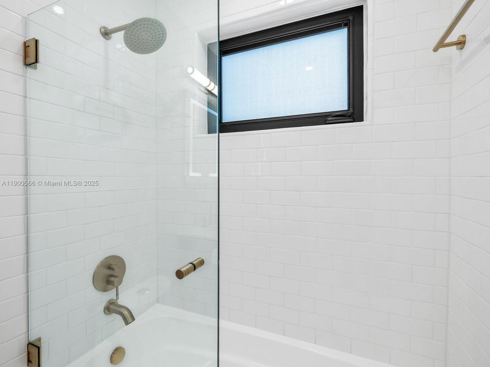 На продажу: $1,398,000 (2 спален, 2 ванн, 1265 Квадратных фут)