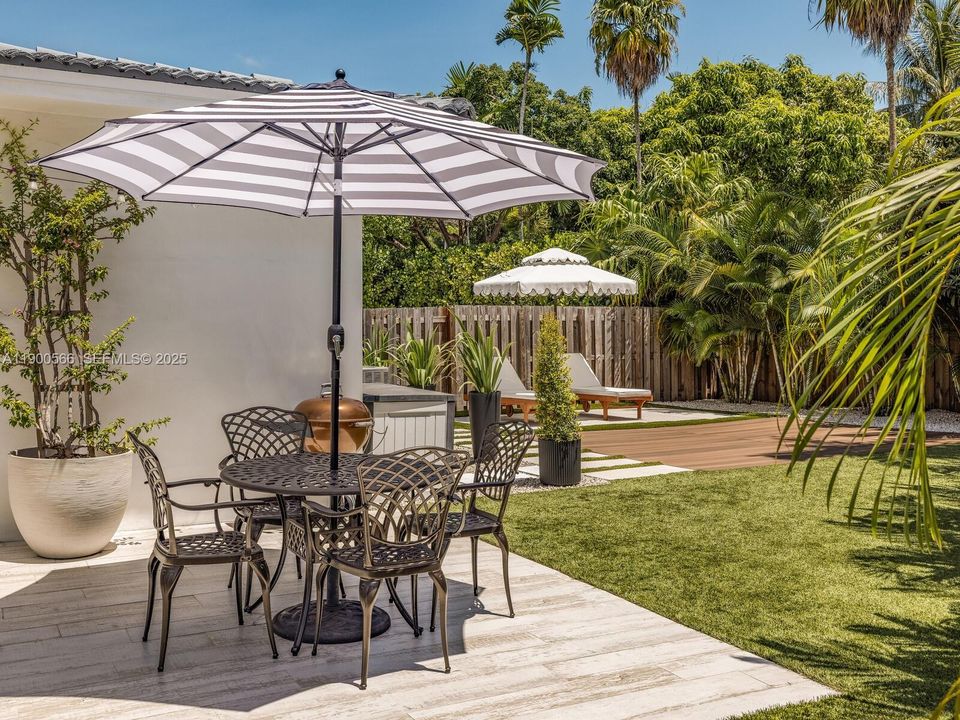 На продажу: $1,398,000 (2 спален, 2 ванн, 1265 Квадратных фут)