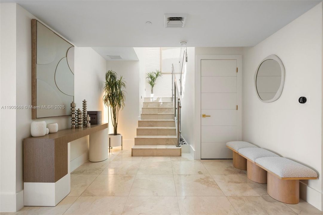 出租: $19,000 (3 贝兹, 4 浴室, 2566 平方英尺)