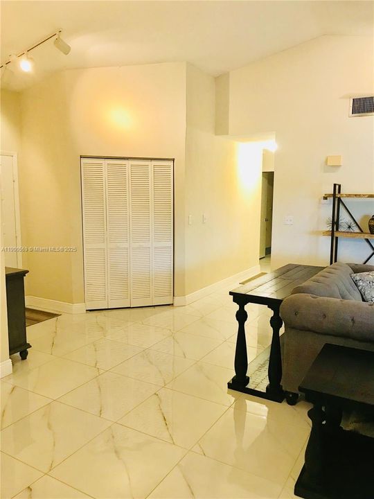 Recently Rented: $3,590 (3 beds, 2 baths, 1546 Square Feet)