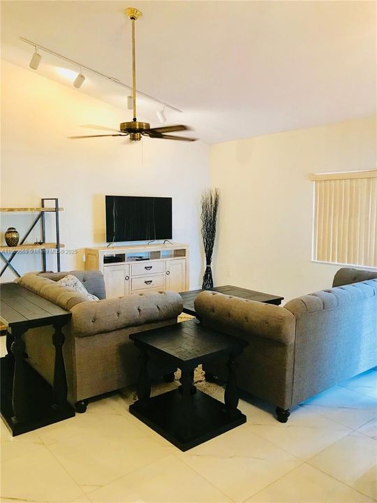 Recently Rented: $3,590 (3 beds, 2 baths, 1546 Square Feet)