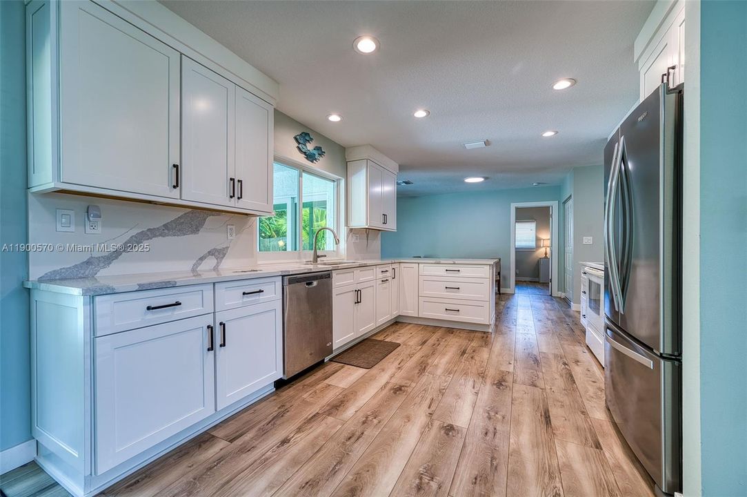 合同活跃: $769,200 (3 贝兹, 2 浴室, 1672 平方英尺)