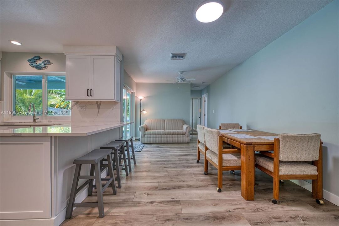 合同活跃: $769,200 (3 贝兹, 2 浴室, 1672 平方英尺)