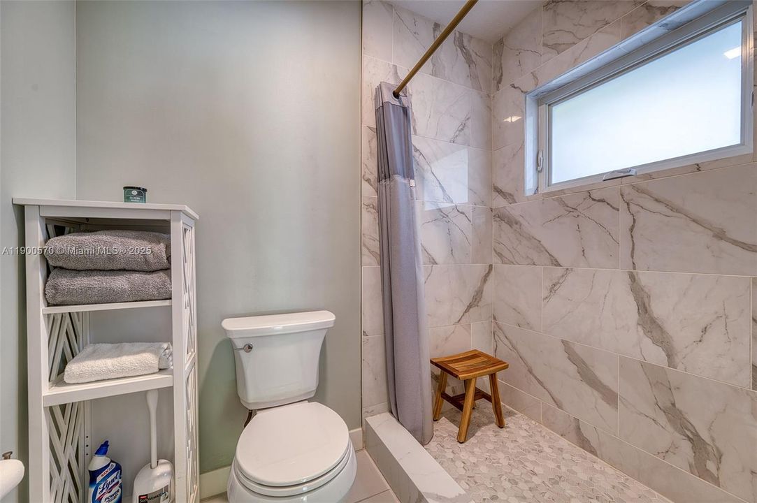 合同活跃: $769,200 (3 贝兹, 2 浴室, 1672 平方英尺)