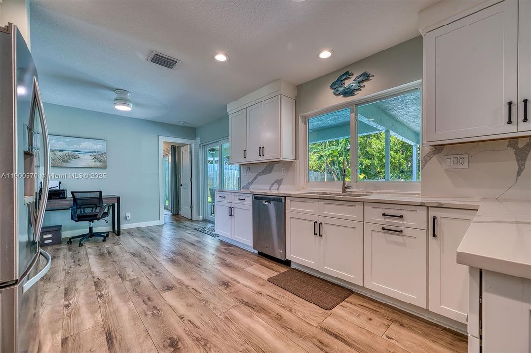 合同活跃: $769,200 (3 贝兹, 2 浴室, 1672 平方英尺)