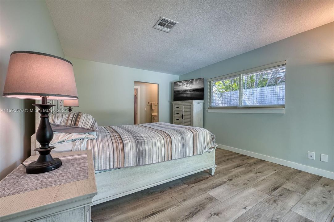 合同活跃: $769,200 (3 贝兹, 2 浴室, 1672 平方英尺)