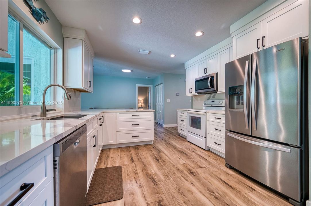 合同活跃: $769,200 (3 贝兹, 2 浴室, 1672 平方英尺)