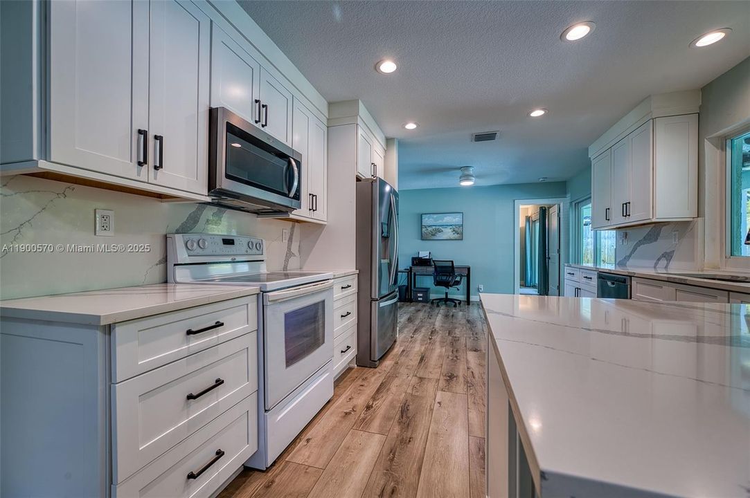 合同活跃: $769,200 (3 贝兹, 2 浴室, 1672 平方英尺)