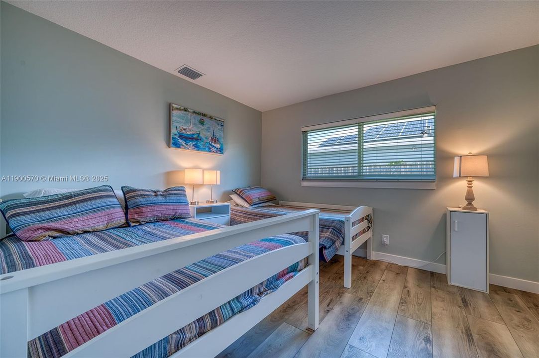 合同活跃: $769,200 (3 贝兹, 2 浴室, 1672 平方英尺)