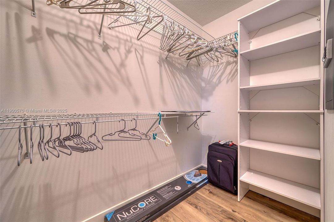 合同活跃: $769,200 (3 贝兹, 2 浴室, 1672 平方英尺)