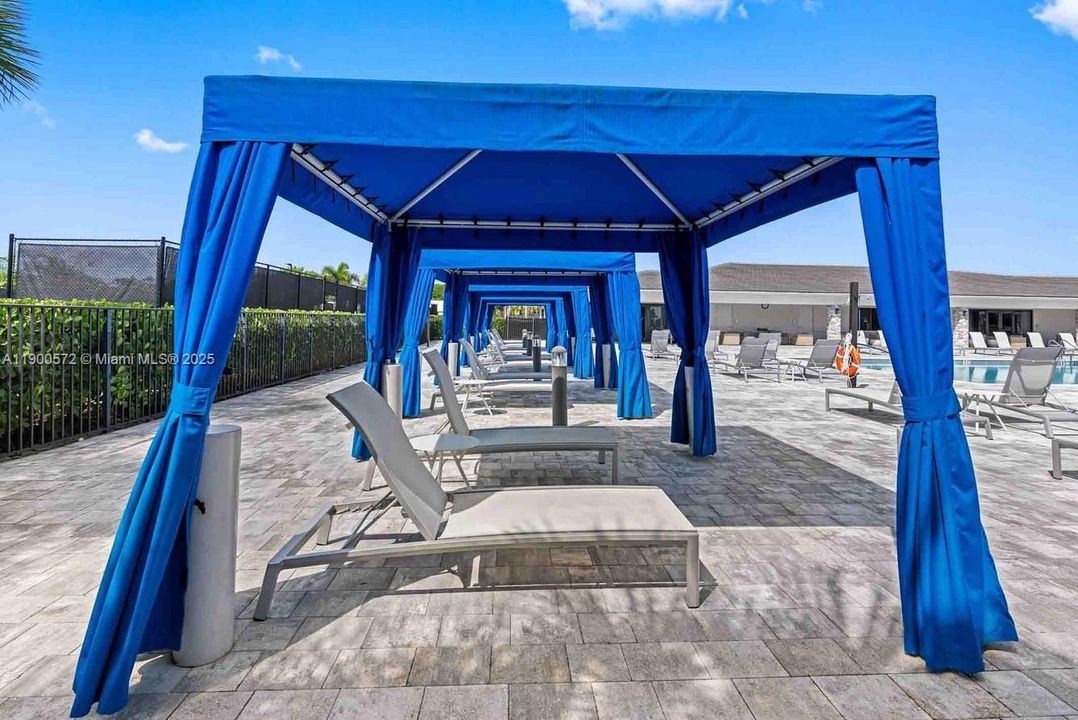 For Rent: $3,949 (2 beds, 2 baths, 1321 Square Feet)