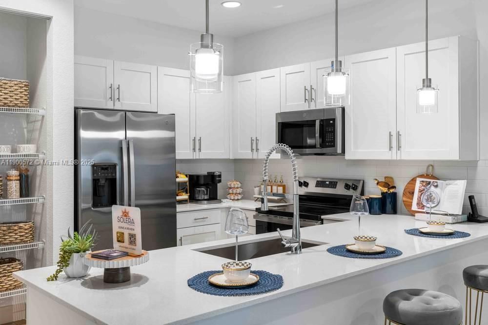 For Rent: $3,949 (2 beds, 2 baths, 1321 Square Feet)