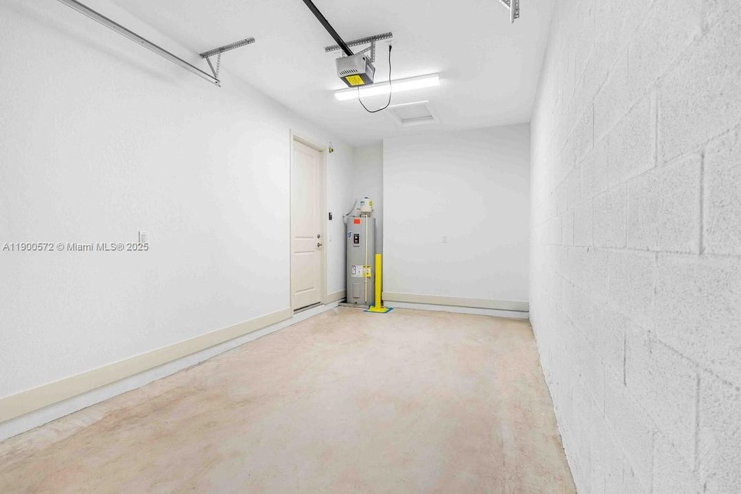 For Rent: $3,949 (2 beds, 2 baths, 1321 Square Feet)