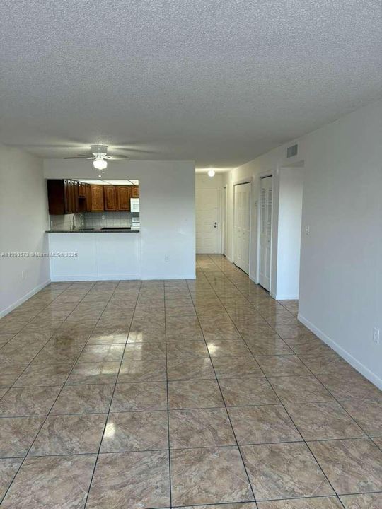 Active With Contract: $1,900 (2 beds, 1 baths, 1035 Square Feet)