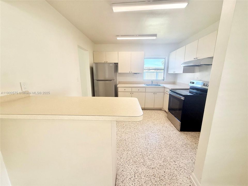 Recently Rented: $3,400 (3 beds, 2 baths, 1364 Square Feet)