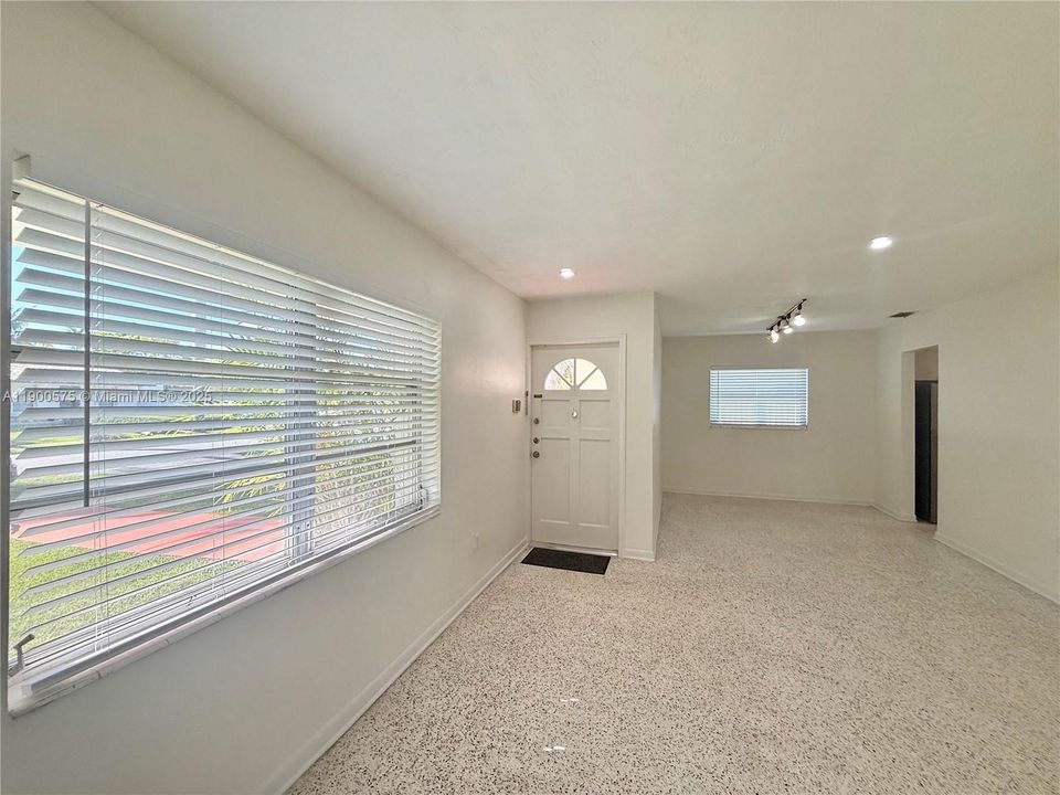 Recently Rented: $3,400 (3 beds, 2 baths, 1364 Square Feet)