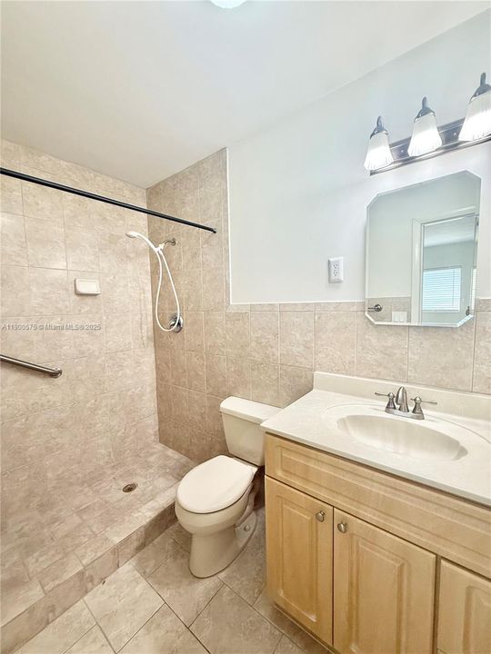 Recently Rented: $3,400 (3 beds, 2 baths, 1364 Square Feet)