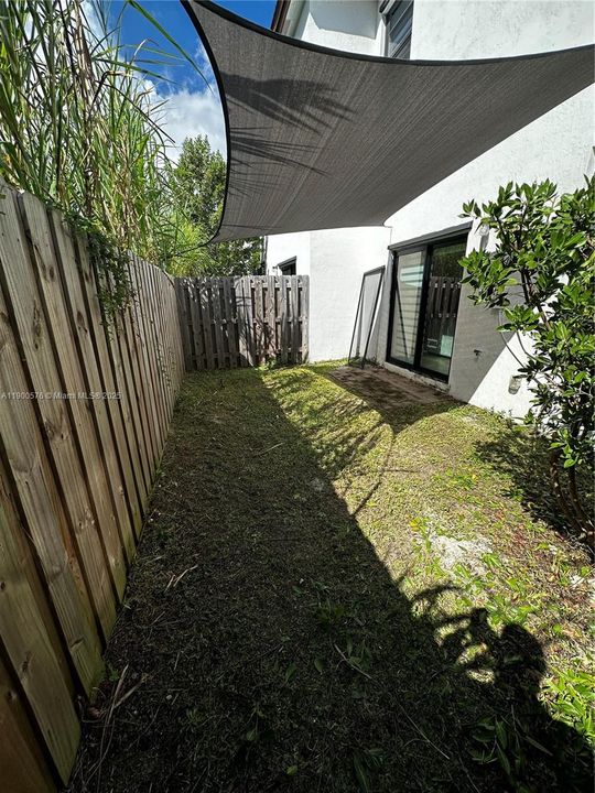 Active With Contract: $2,700 (3 beds, 2 baths, 1374 Square Feet)