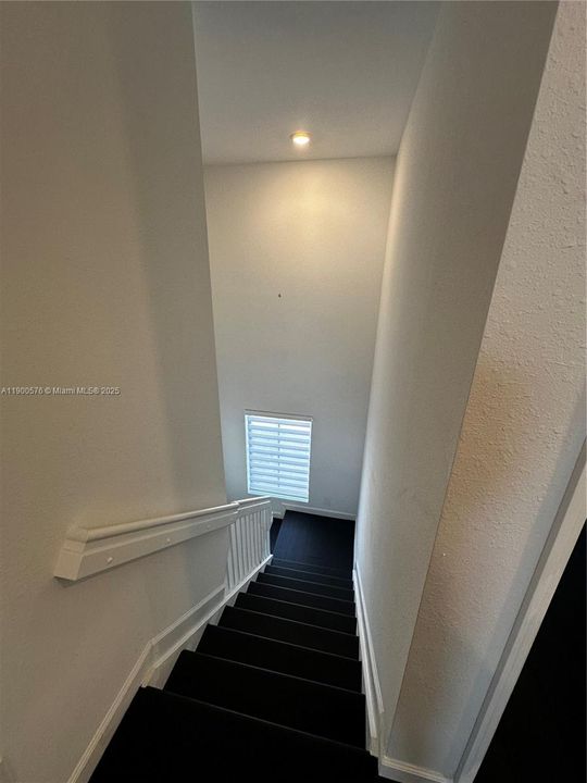 Active With Contract: $2,700 (3 beds, 2 baths, 1374 Square Feet)