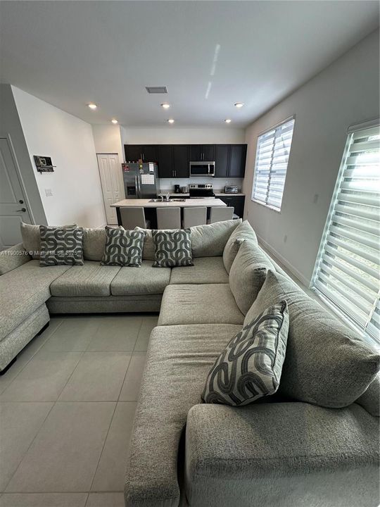 Active With Contract: $2,700 (3 beds, 2 baths, 1374 Square Feet)