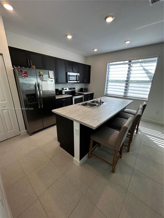 Active With Contract: $2,700 (3 beds, 2 baths, 1374 Square Feet)