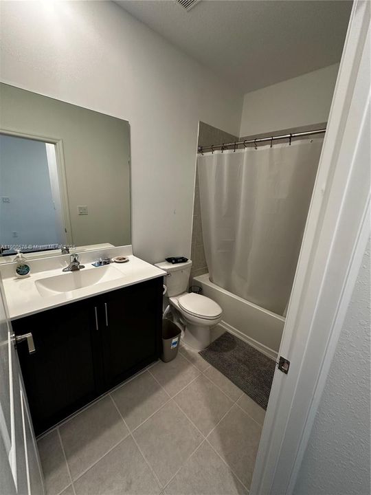 Active With Contract: $2,700 (3 beds, 2 baths, 1374 Square Feet)