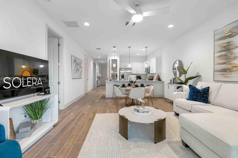 For Rent: $3,829 (3 beds, 2 baths, 1328 Square Feet)