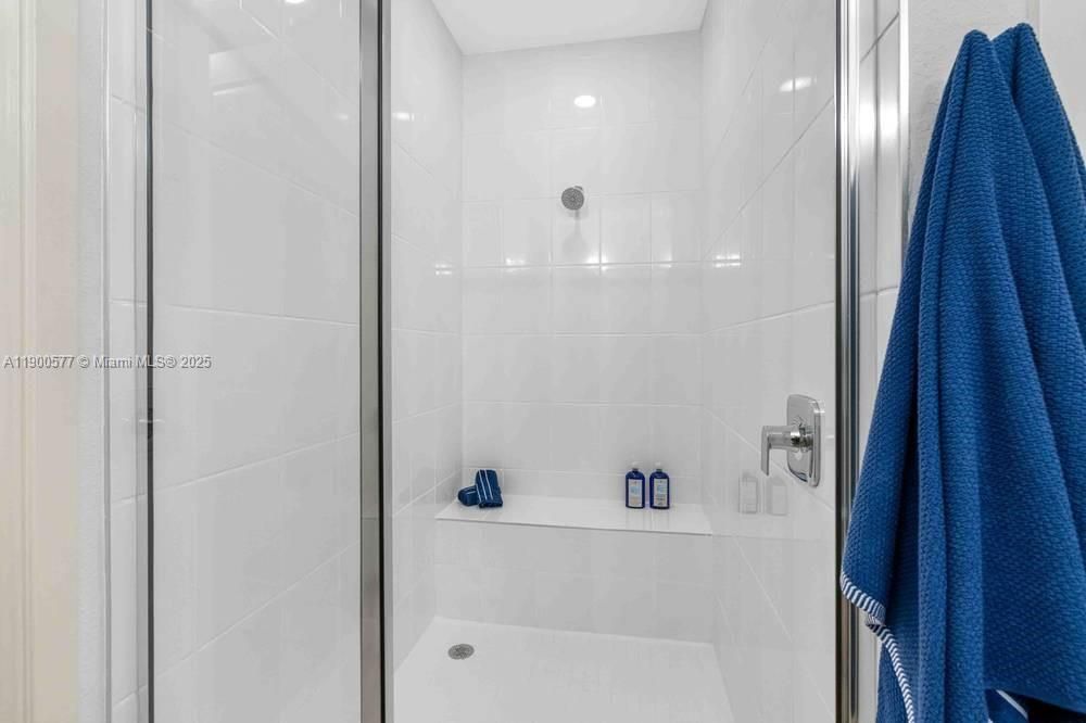 For Rent: $3,829 (3 beds, 2 baths, 1328 Square Feet)