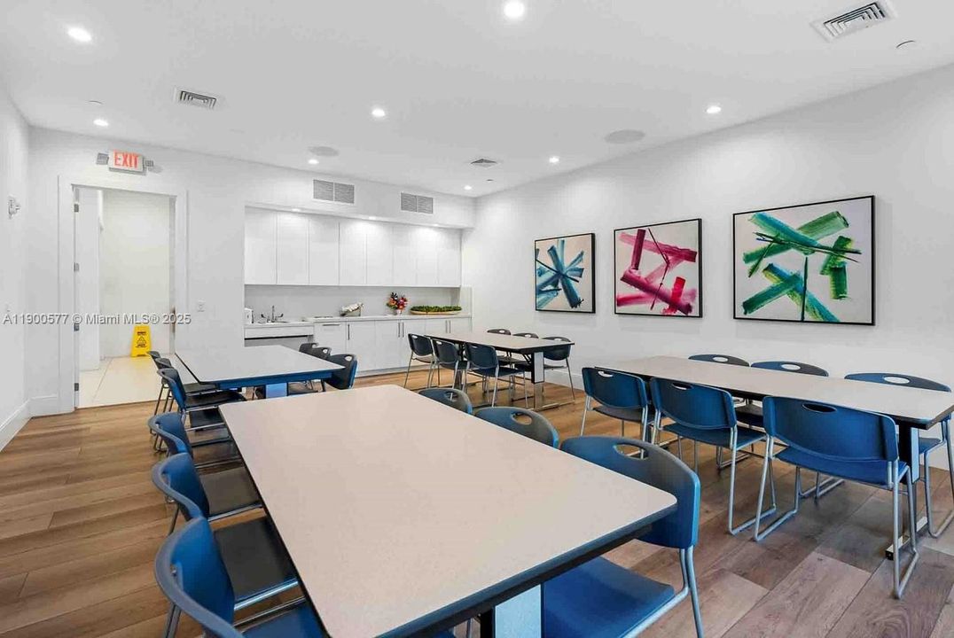 For Rent: $3,829 (3 beds, 2 baths, 1328 Square Feet)