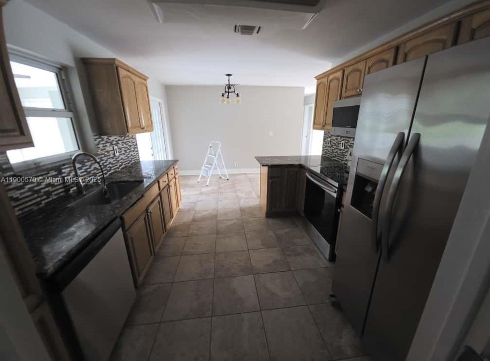 Recently Rented: $2,500 (4 beds, 1 baths, 1200 Square Feet)