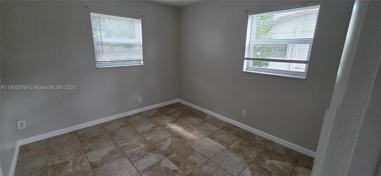 Recently Rented: $2,500 (4 beds, 1 baths, 1200 Square Feet)