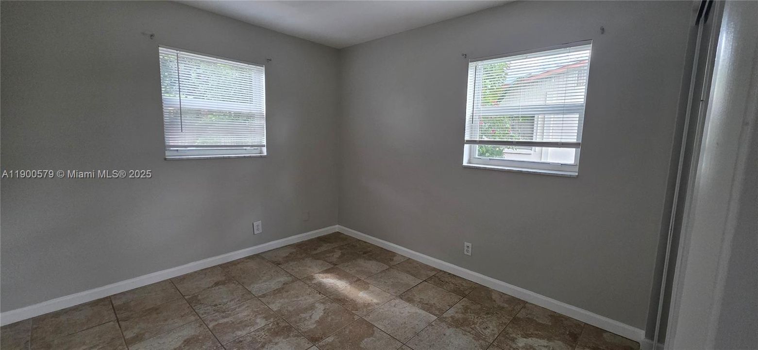 Recently Rented: $2,500 (4 beds, 1 baths, 1200 Square Feet)