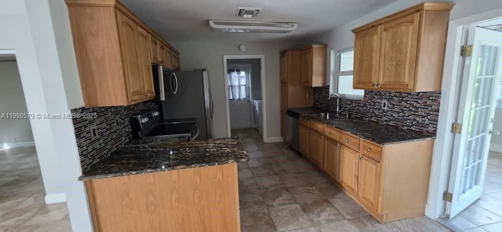 Recently Rented: $2,500 (4 beds, 1 baths, 1200 Square Feet)