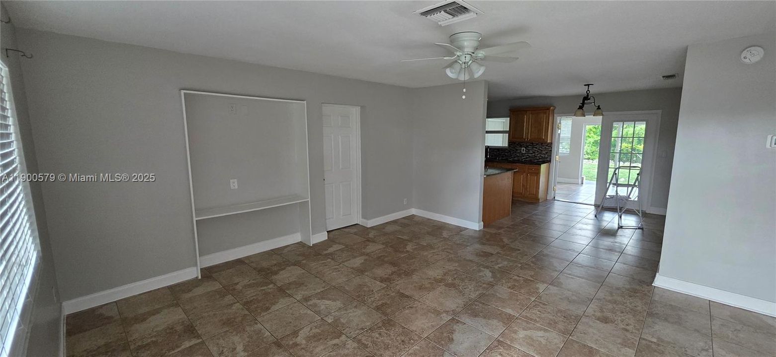 Recently Rented: $2,500 (4 beds, 1 baths, 1200 Square Feet)