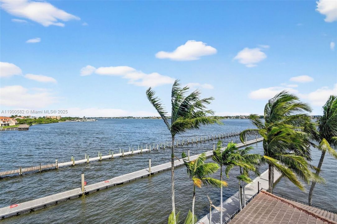 For Rent: $6,850 (3 beds, 2 baths, 2046 Square Feet)