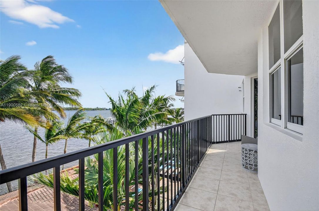 For Rent: $6,850 (3 beds, 2 baths, 2046 Square Feet)