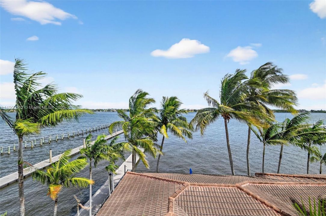 For Rent: $6,850 (3 beds, 2 baths, 2046 Square Feet)