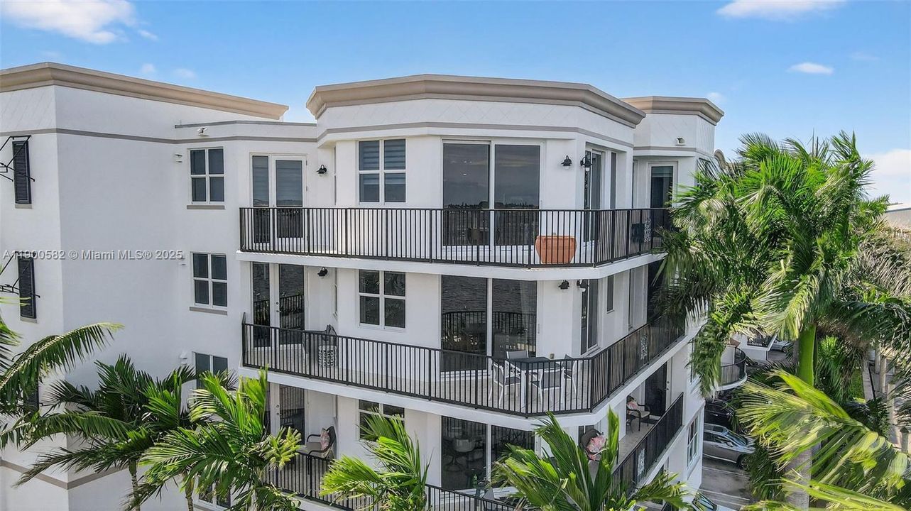 For Rent: $6,850 (3 beds, 2 baths, 2046 Square Feet)