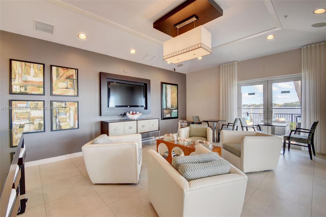 For Rent: $6,850 (3 beds, 2 baths, 2046 Square Feet)