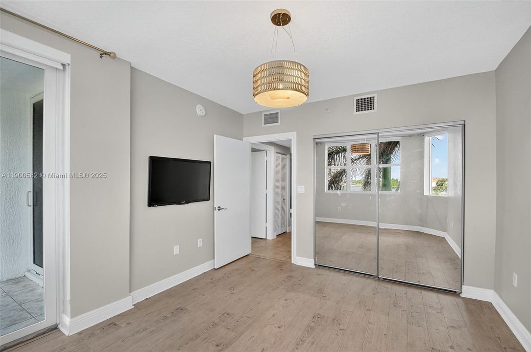 For Rent: $6,850 (3 beds, 2 baths, 2046 Square Feet)